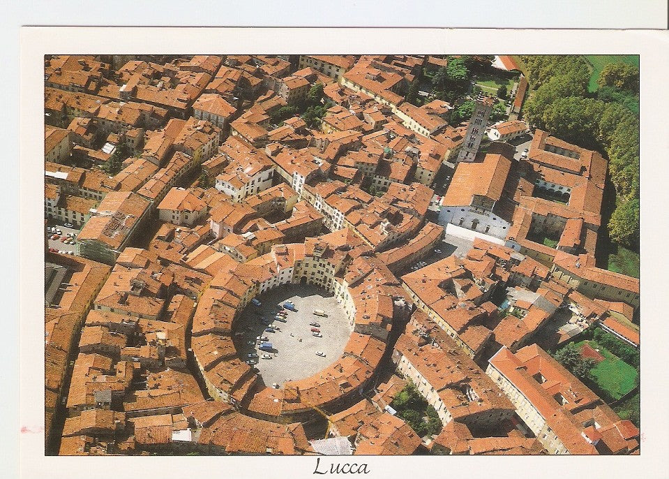Postal 046833 : Lucca. Anfiteatro Romano - veduta aerea