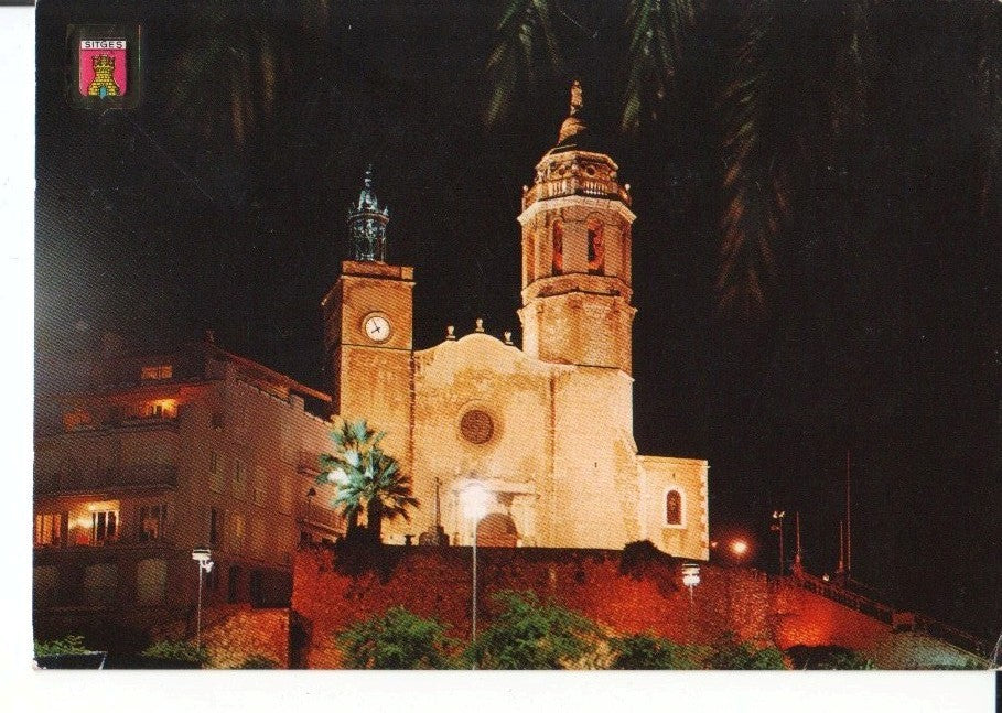 Postal-Postcard 17523: SITGES - Iglesia de Sitges i Platja dOr