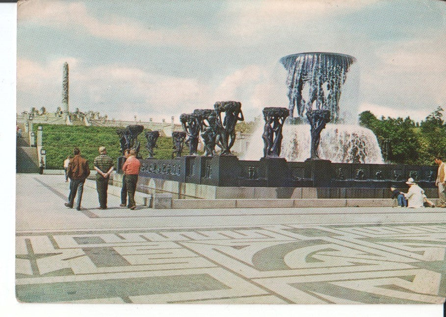 Postal-Postcard 17531: OSLO - Fontenen i Vigelandsanlegget The water fountain in Vigelands Park of OSLO