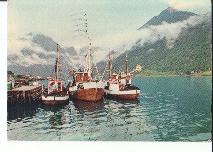 Postal-Postcard 17584: NORWAY BALESTRAND - Puerto de Balestrand