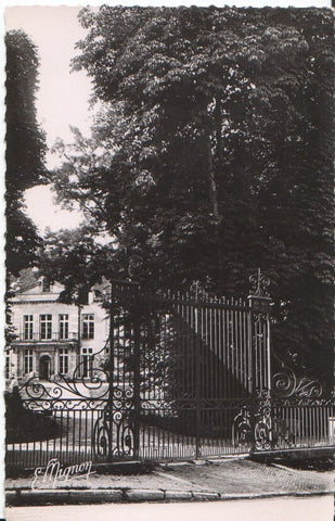 Postal-Postcard 17335: VENDEUVRE - Le chateau La Grille dHonneur
