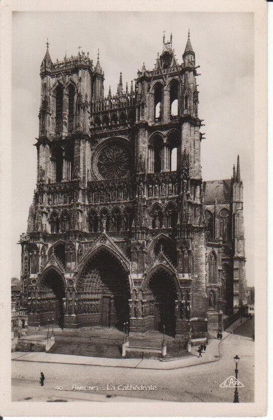 Postal-Postcard 17345: AMIENS - La Cathedrale