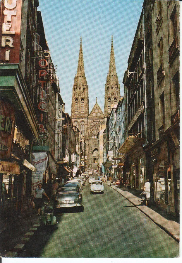 Postal-Postcard 17369: CLERMONT FERRAND - Le Cathedrale et rue des Gras