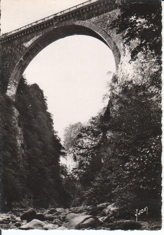 Postal-Postcard 17386: LUZ ST SAUVEUR - Le Pont Napoleon