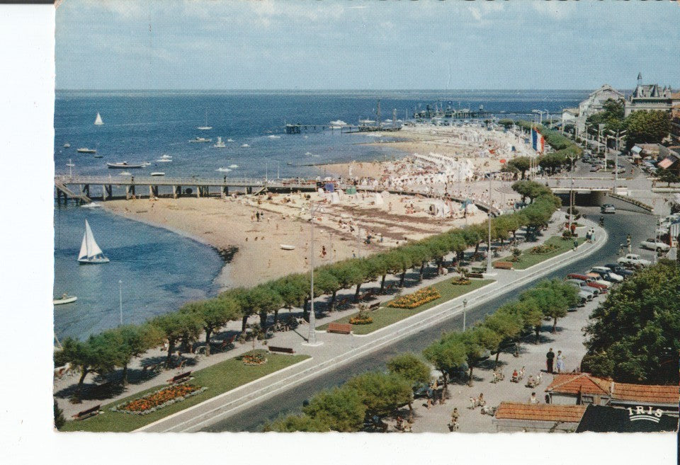 Postal-Postcard 17448: BASSIN DARACHON - Vue Generale de la Plage Les Jetees