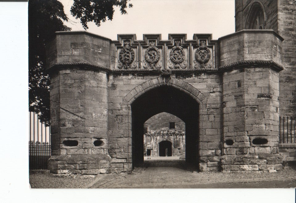 Postal-Postcard 17489: LINLITHGOW PALACE - Outer Entry