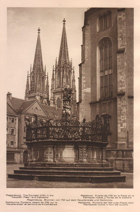 Lamina/Foto KURT HIELSCHE Deuschtland No. 023: REGENSBURG. THE FOUNTAIN IN THE NEUPFARR PLATZ AND CATHEDRAL