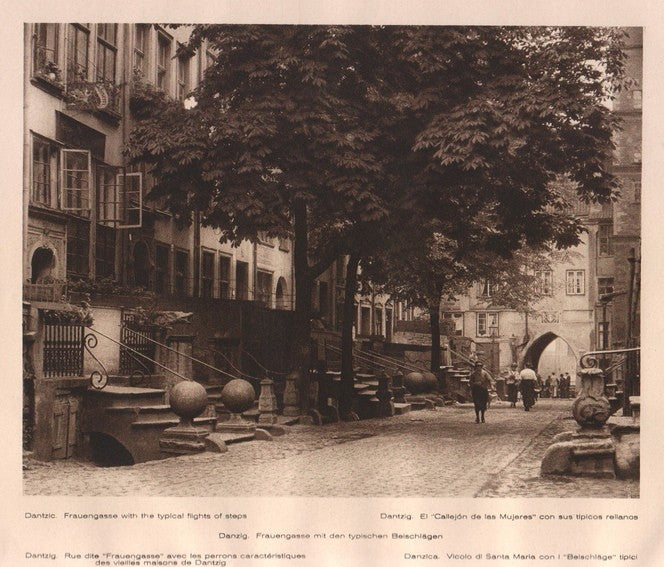 Lamina/Foto KURT HIELSCHE Deuschtland No. 142: DANTZIC. FRAUENGASSE WITH THE TYPICAL FLIGHTS OF STEPS