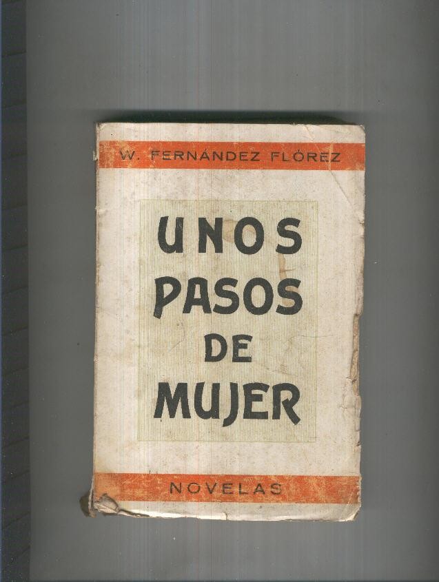 Unos pasos de mujer ( cubierta estropeada )