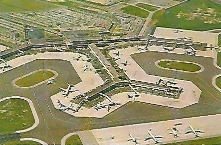 Postal 53452: AMSTERDAM. Aeropuerto internacional