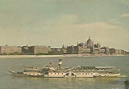 Postal 53556: BUDAPEST. Vista del Danubio