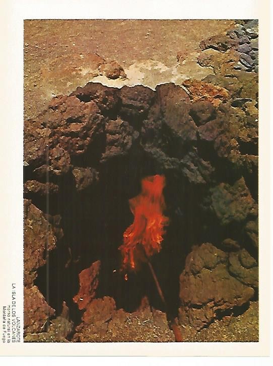 LAMINA 1702: LANZAROTE. Horno natural en la Montaña de Fuego