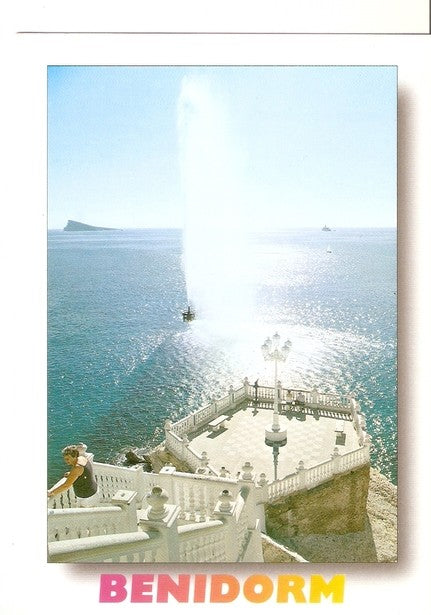 Postal 047217 : Benidorm (España). Vista del Castillo y Geiser