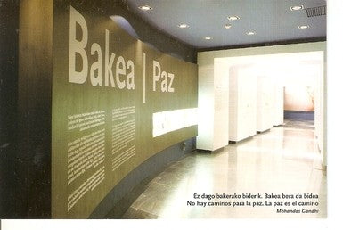 Postal 047854 : Ez dago bakerako biderik. Bakea bera bidea. No hay caminos para la paz. La paz es el Camino. Mohandas Gandhi