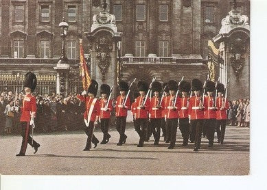 Postal 047931 : Changing of the Guard at Buckingman Palace