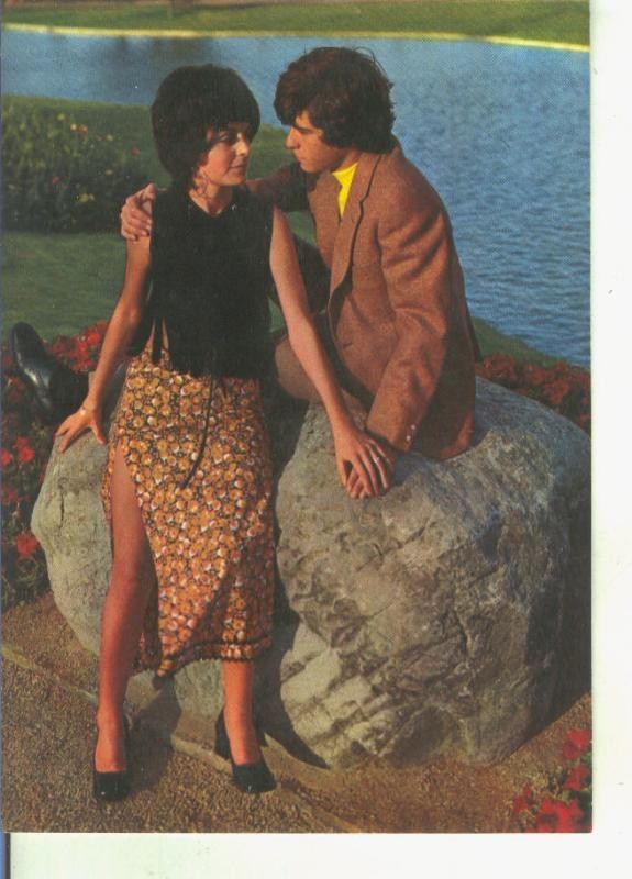 Postal 015040: pareja romantica en el parque