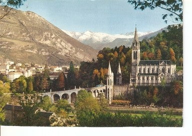 Postal 047773 : Lourdes. La Basilique et le Pic du Jer