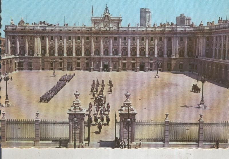 Postal 015933: Plaza de Armas del palacio nacional en Madrid
