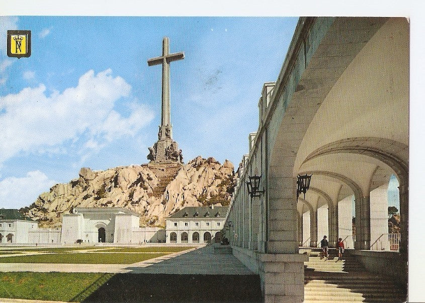 Postal 039764 : Santa Cruz del Valle de los Caidos. Detalle parte posterior con el Convento y Seminario
