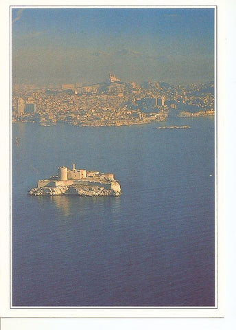 Postal 042982 : Marseille. Vue aerienne du Château dIf Dans le fond Notre-Dame de la Garde
