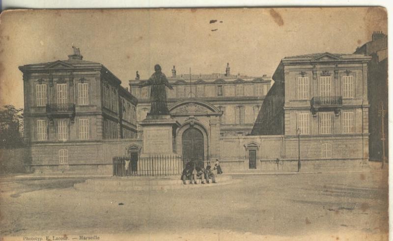 Postal B/N 0235 : L,Eveche et la Statut de Mgr. Belsunce en Marseille-Francia