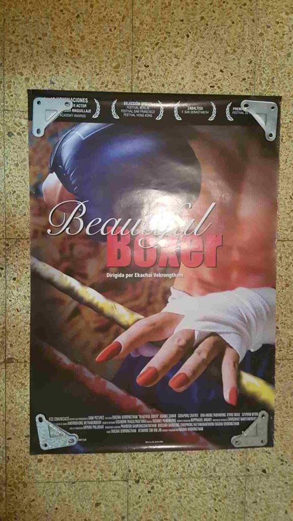 Poster de cine: Beautiful Boxer, una pelicula de Ekachai Uekrongtham (2003)