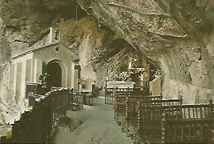 POSTAL 54898: COVADONGA Asturias. Gruta y Virgen