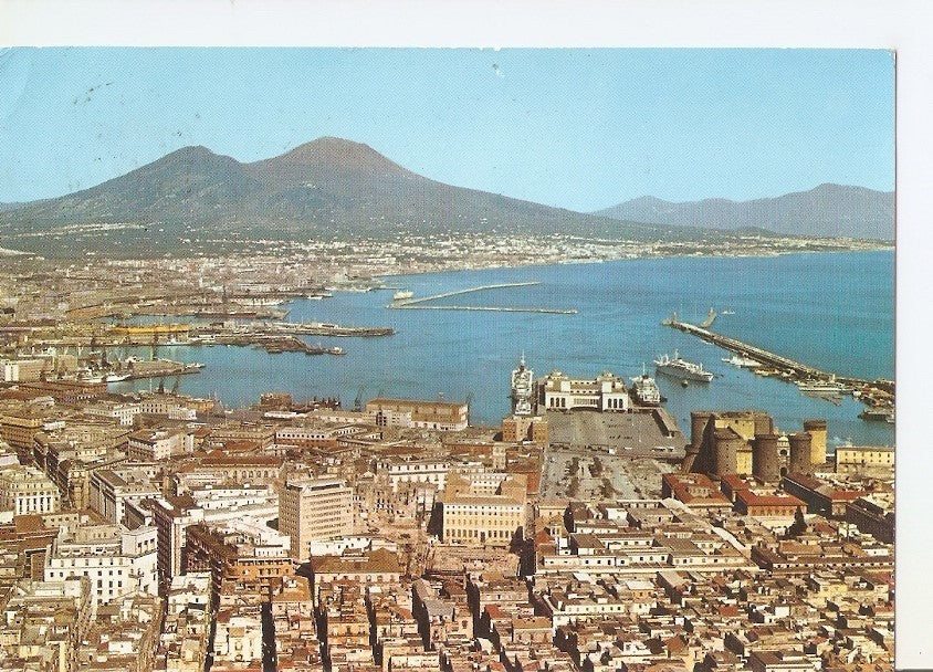Postal 033919 : Napoli - view and Vesuvius