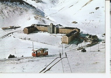 Postal 048006 : Nuria (Estacion invernal). Santuario de la Virgen de Nuria. Vista general