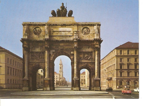 Postal 032239 : Munchen. The Gate of Victory with Ludwing-Church