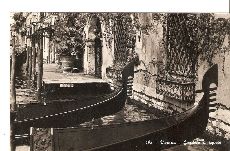 Postal 027750 : Venezia - Gondole a riposo