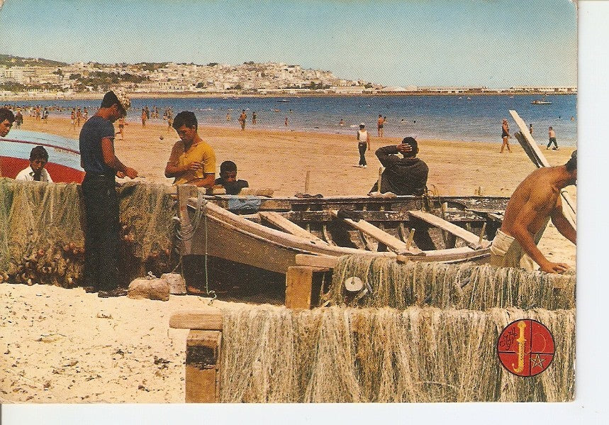 Postal 035046 : Tanger. Fishers at the rim of the beach