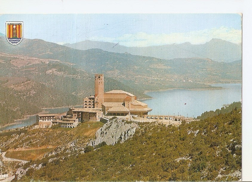 Postal 033350 : Torreciudad (Huesca). Santuario vista general al fondo el Pirineo Central