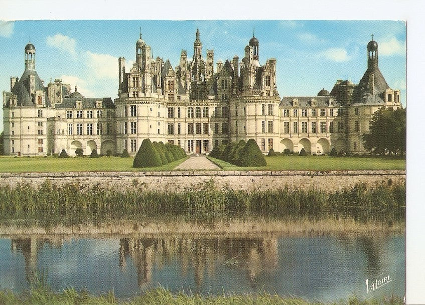 Postal 043085 : Loir-et-Cher. La façade principale du château (XVIe siecle) et son reflet dans le Cosson