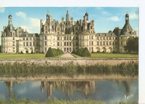 Postal 043085 : Loir-et-Cher. La façade principale du château (XVIe siecle) et son reflet dans le Cosson