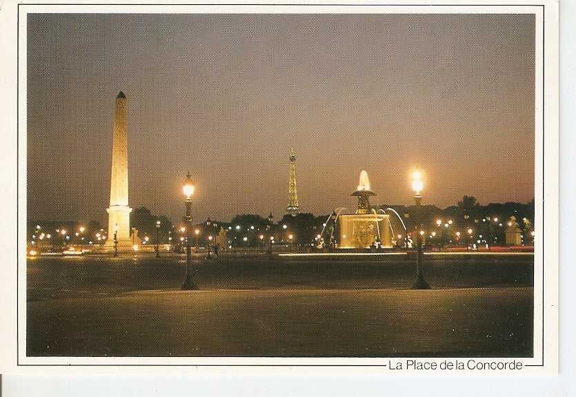 Postal 043010 : Paris la nuit. Place de la Concorde illuminee