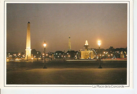 Postal 043010 : Paris la nuit. Place de la Concorde illuminee