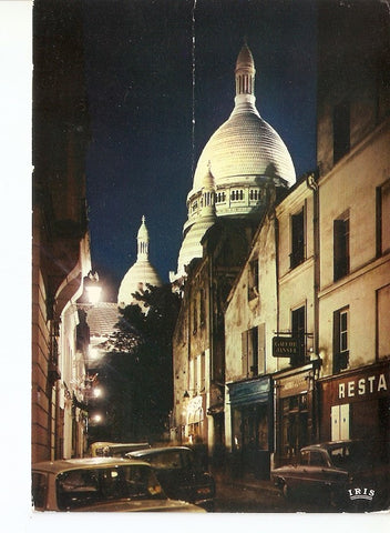 Postal 033652 : Paris. Les coupoles du Sacre-Coeur dominant les ruelles de Montmartre