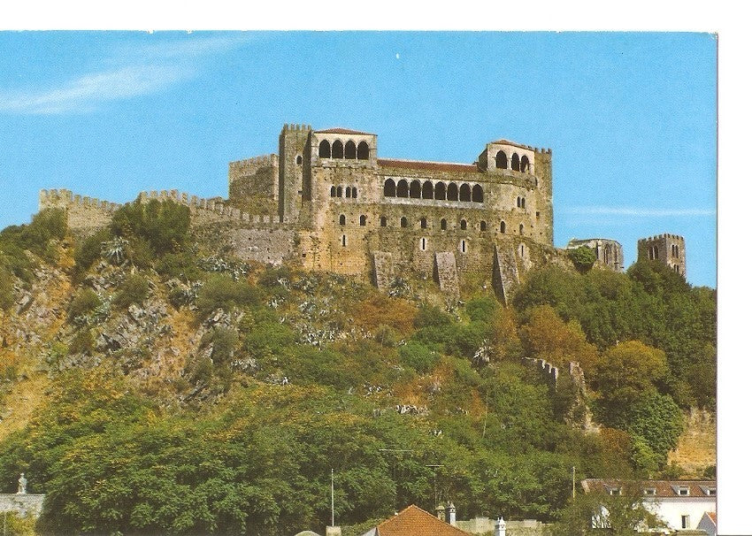 Postal 031198 : Leiria (Portugal). Castle and Palace of Queen Sain Elizabeth