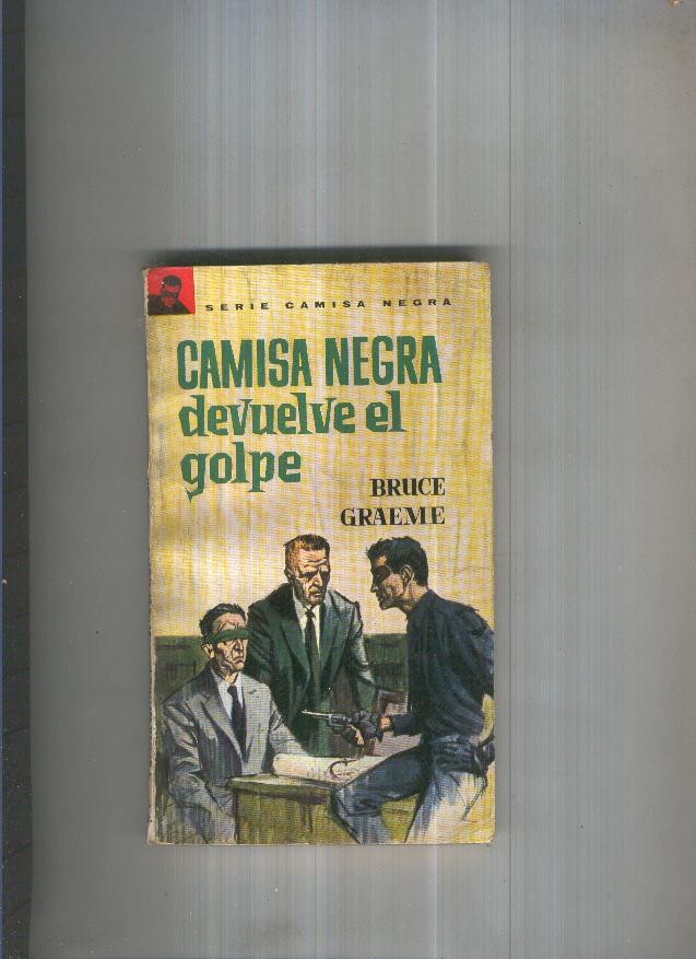 Camisa negra devuelve el golpe