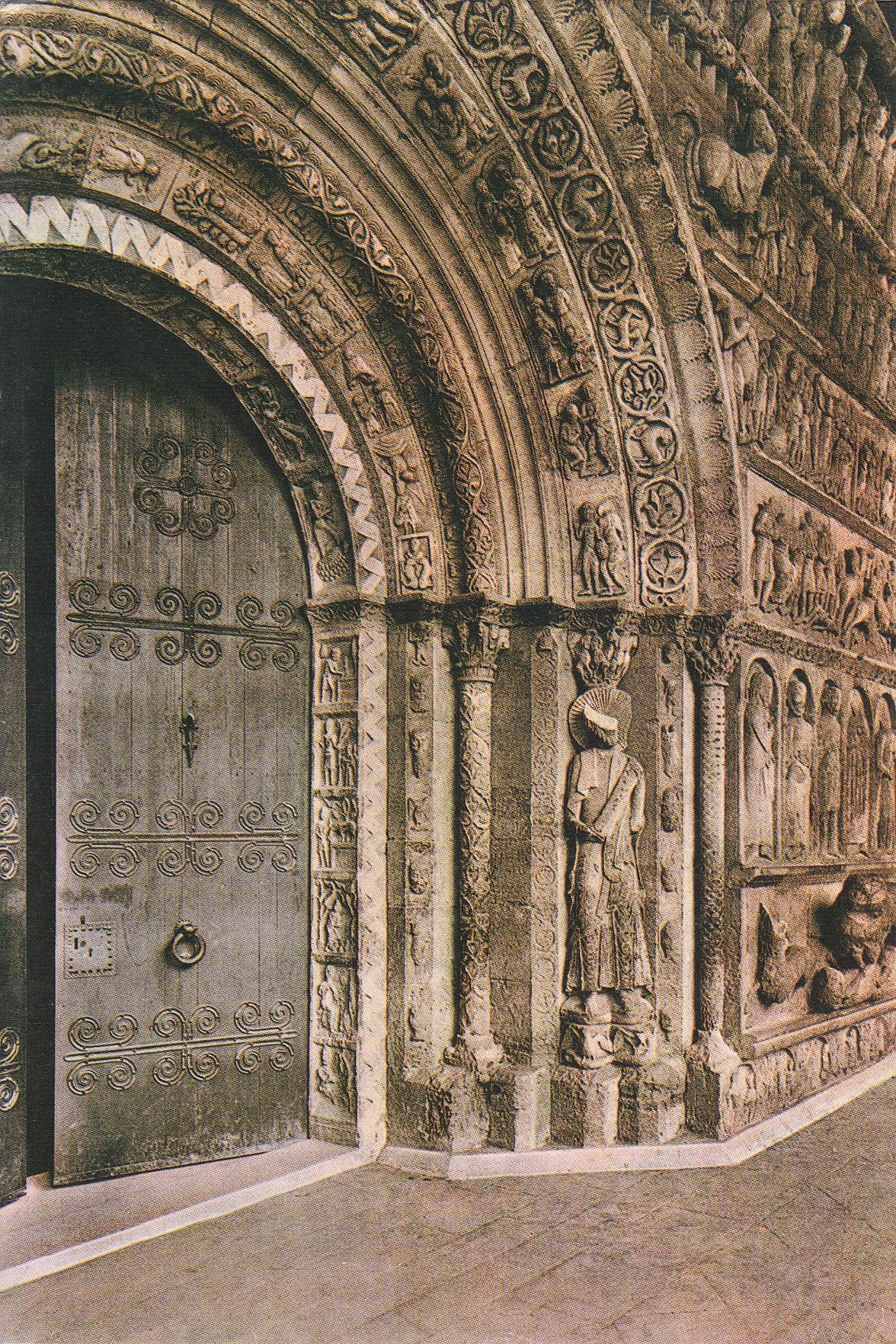 Postal 60716: Portada del monasterio. S. XII. Ripoll (Gerona)