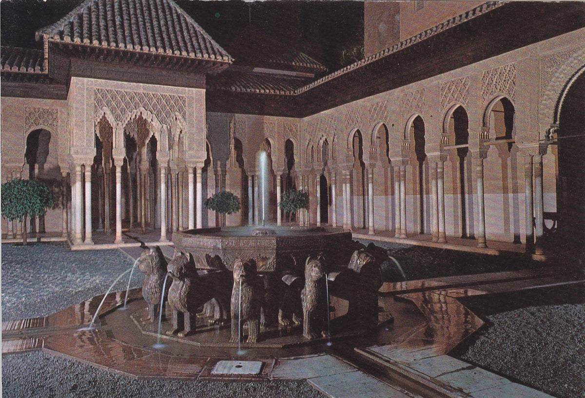 Postal 60999: Patio de los leones iluminado. Alhambra (Granada)