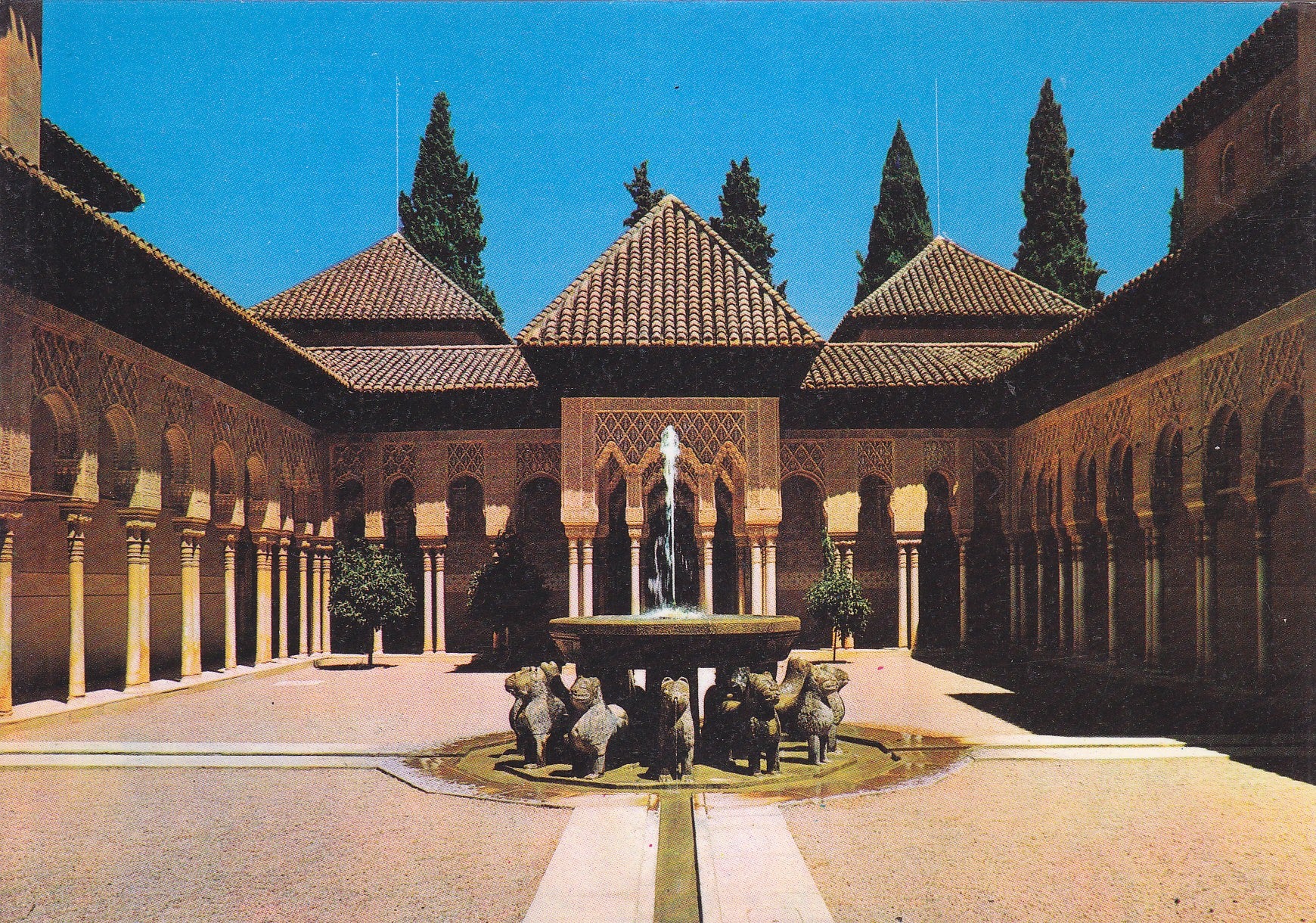 Postal 61018: Patio de los leones. Alhambra (Granada)