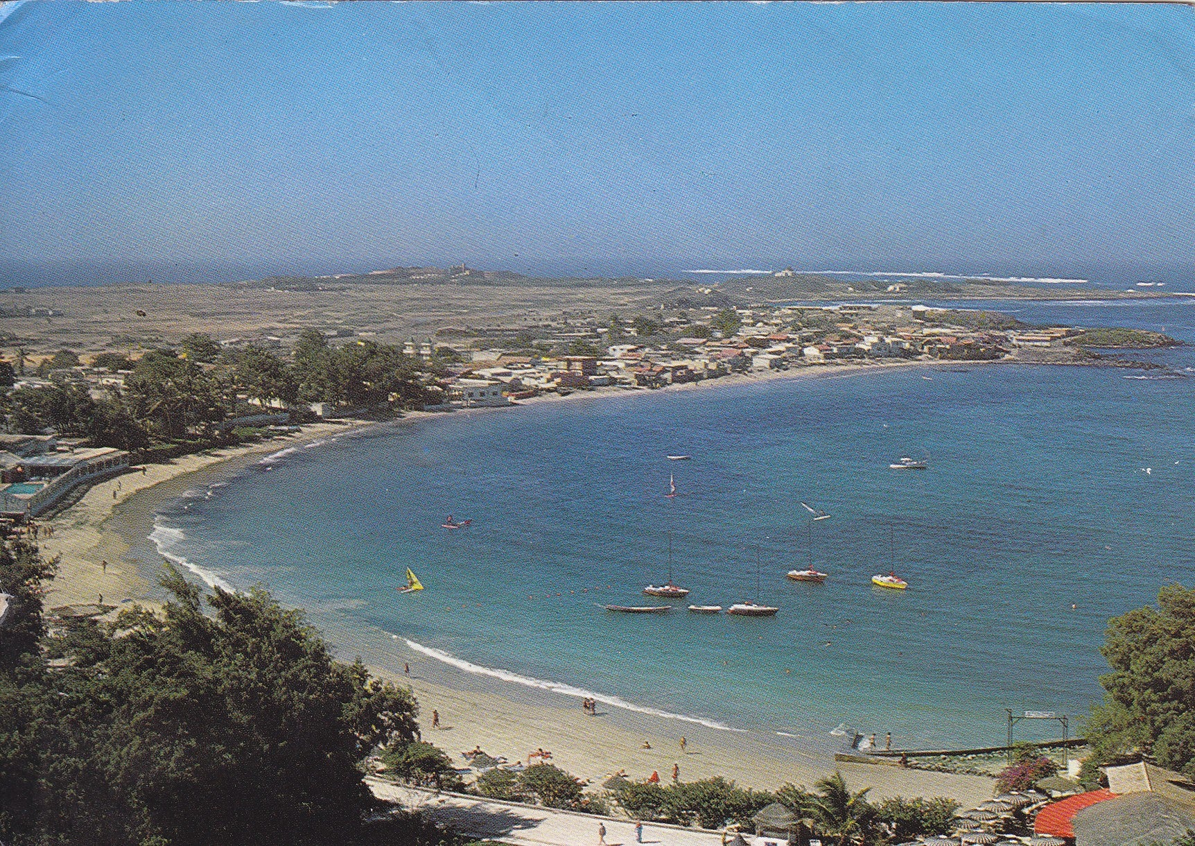 Postal 61044: La bahia de Ngor. Dakar (Senegal)