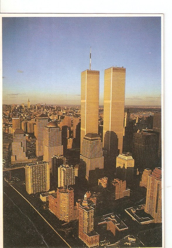 Postal 032217 : The Twin Towers of the World Trade Center with Battery Park. City in the foreground (New York City)