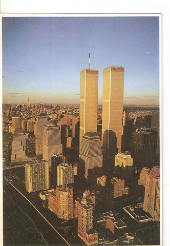 Postal 032217 : The Twin Towers of the World Trade Center with Battery Park. City in the foreground (New York City)