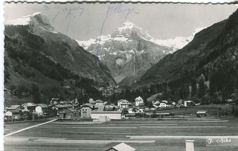 Postal-Postcard 17221: SIXT Hotel Savoie - Vue generale au fond le Tenneverge
