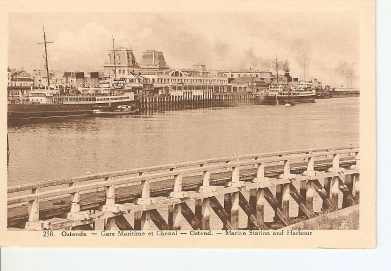 Postal 027028 : Ostende. Gare Maritime et Chenal - Ostend. Marine Station and Harbour