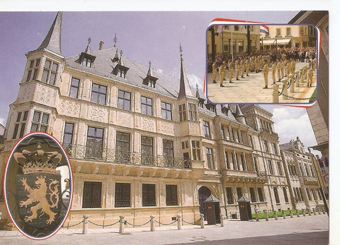 Postal 043245 : Palais. La releve de la Garde.  Armoiries Porte / Maison de Raville