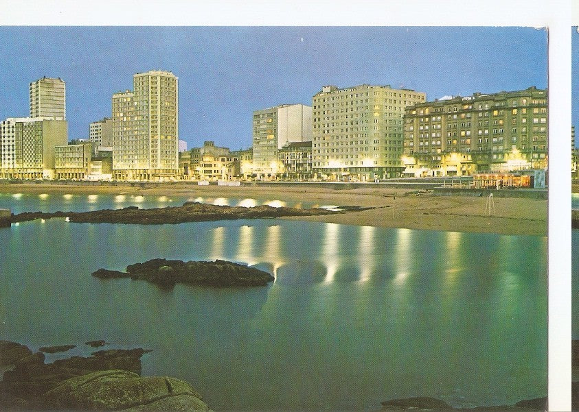 Postal 045942 : La Coruña. Playa de Riazor. Nocturna